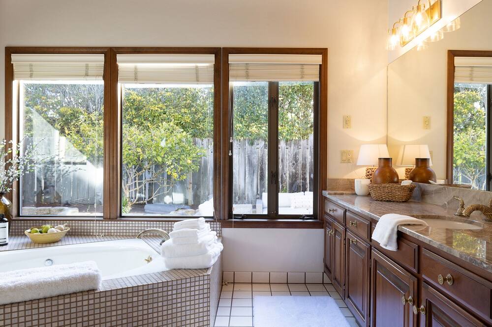 Photo of Bathroom in Carmel Point