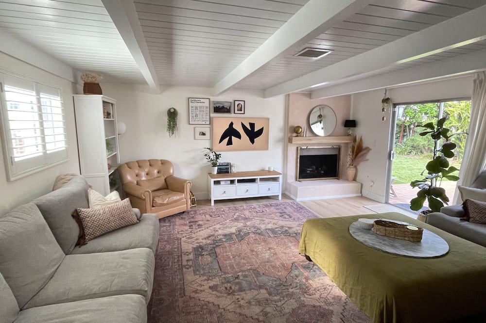 Photo of Livingroom in Downtown