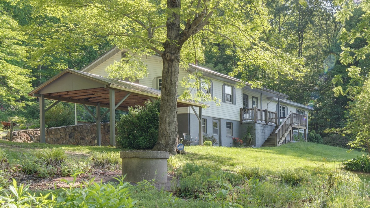 Photo of Others in Saluda