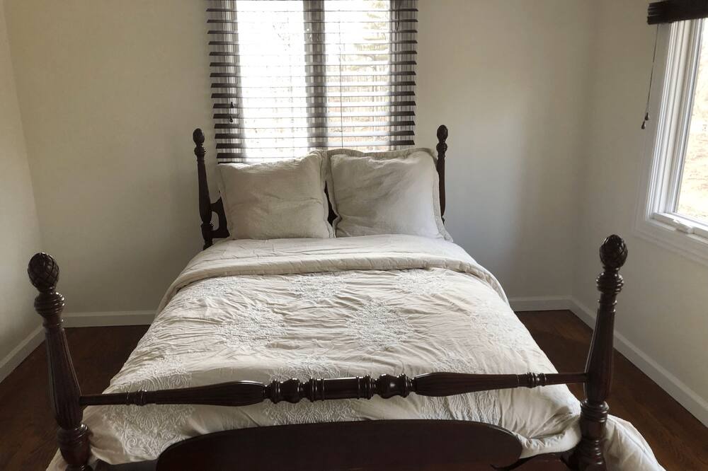 Photo of Bedroom in South Salem