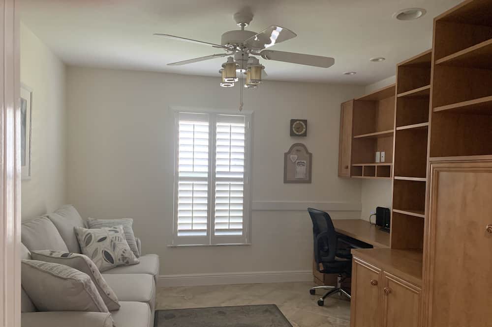 Photo of Livingroom in Crown Pointe