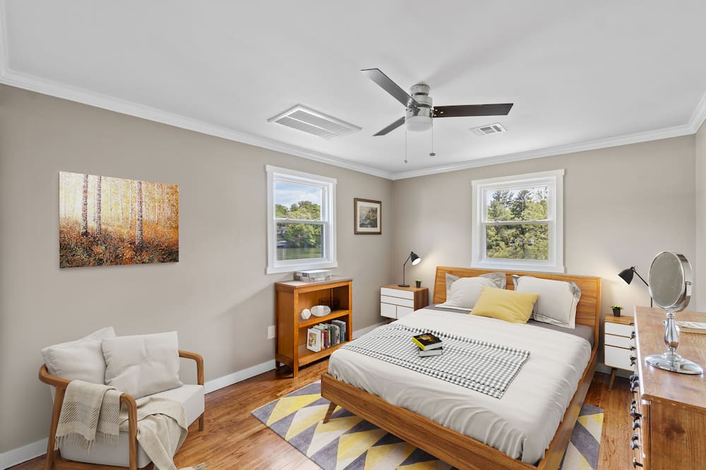 Photo of Bedroom in Lake Peekskill