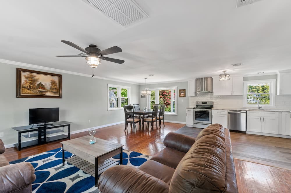 Photo of Livingroom in Lake Peekskill