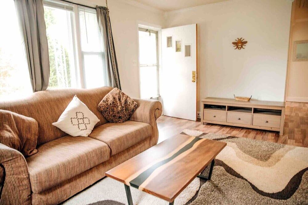 Photo of Bedroom in Villa Heights