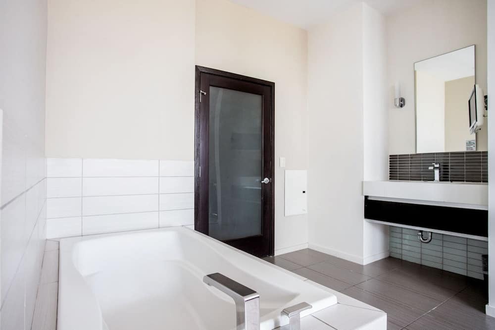 Photo of Bathroom in City West