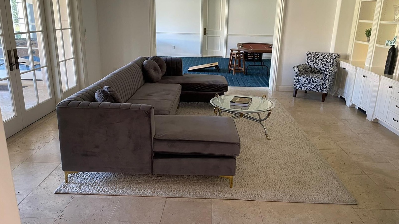 Photo of Livingroom in Valley Village