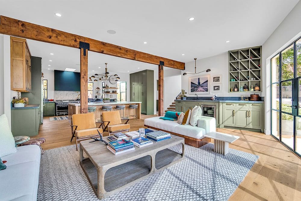 Photo of Livingroom in Beachwood Canyon