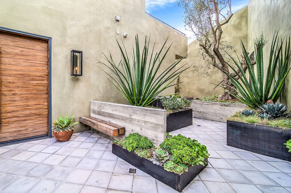 Photo of Outdoor in Beachwood Canyon