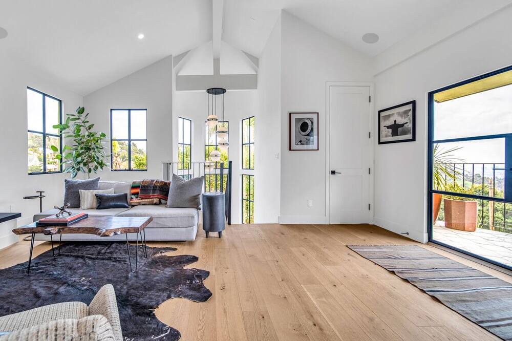 Photo of Livingroom in Beachwood Canyon