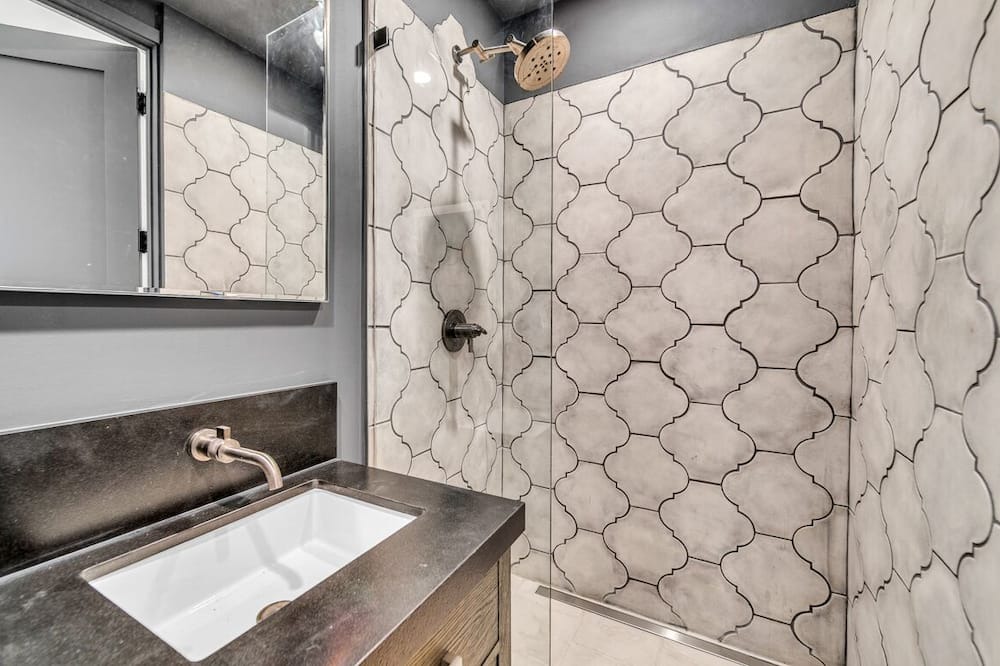 Photo of Bathroom in Beachwood Canyon