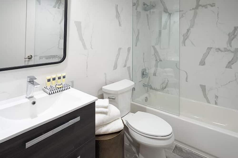 Photo of Bathroom in Hillsboro Beach