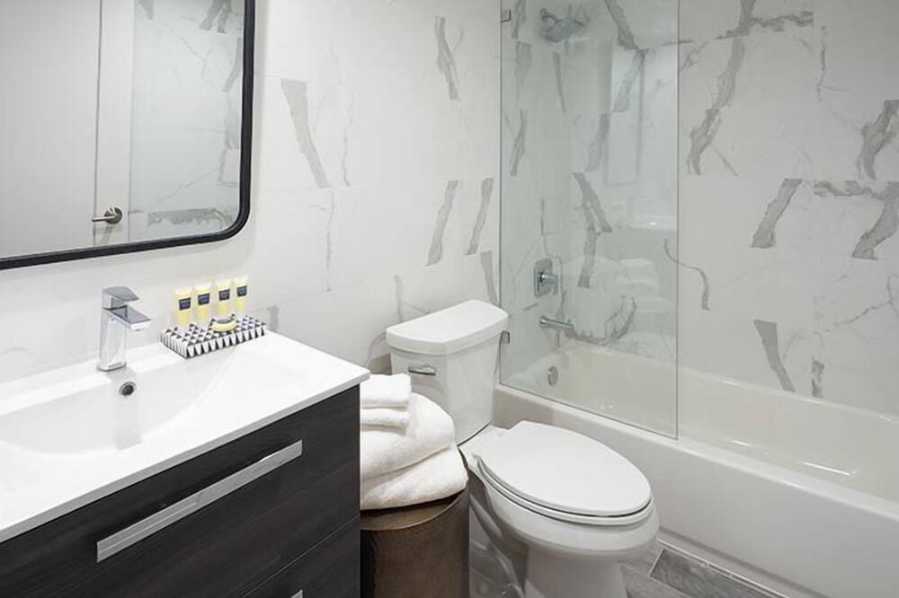 Photo of Bathroom in Hillsboro Beach