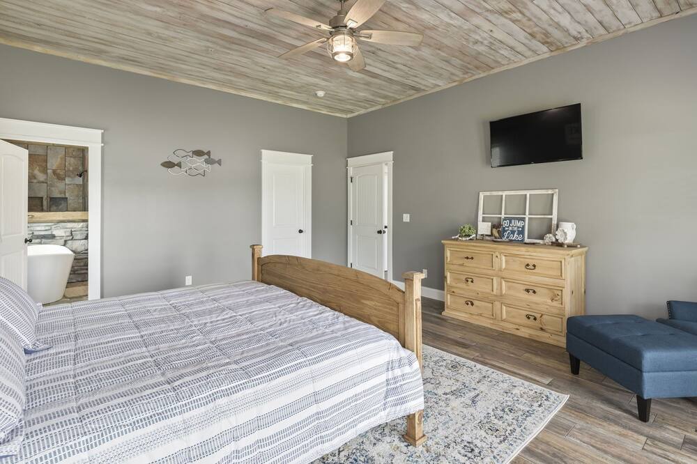 Photo of Bedroom in Deatsville