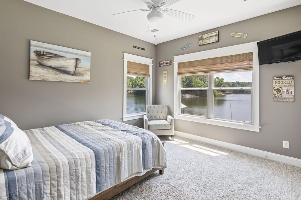 Photo of Bedroom in Deatsville