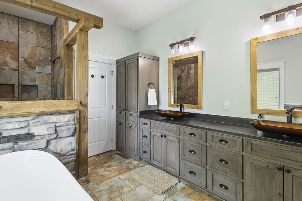 Photo of Bathroom in Deatsville