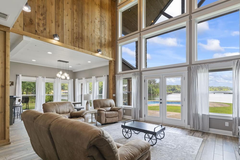 Photo of Livingroom in Deatsville