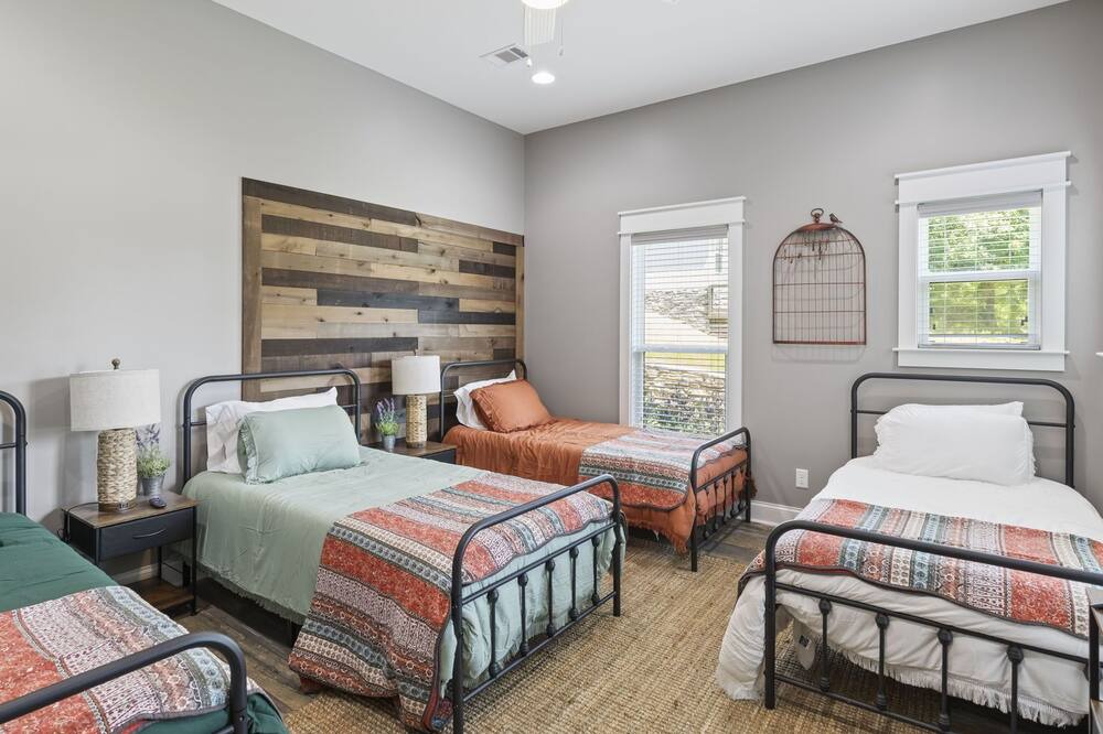 Photo of Bedroom in Deatsville