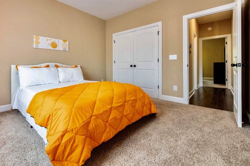 Photo of Bedroom in Odenville