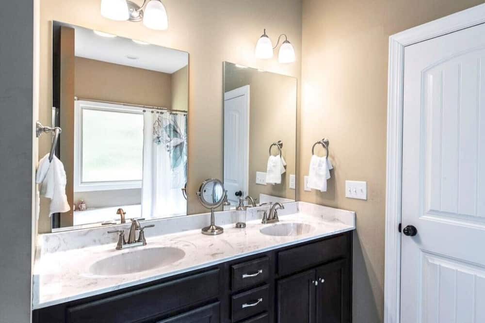 Photo of Bathroom in Odenville