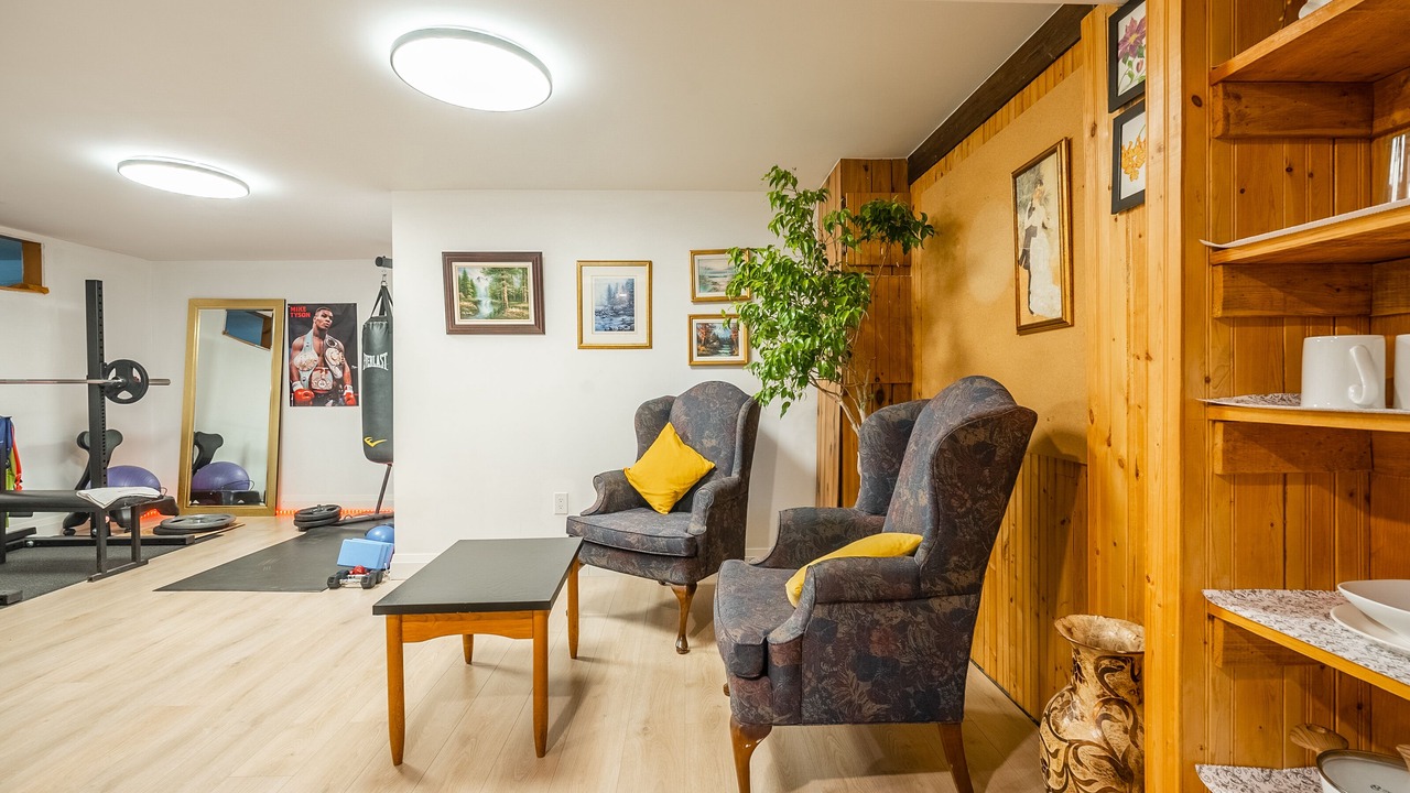 Photo of Livingroom in West Oakville