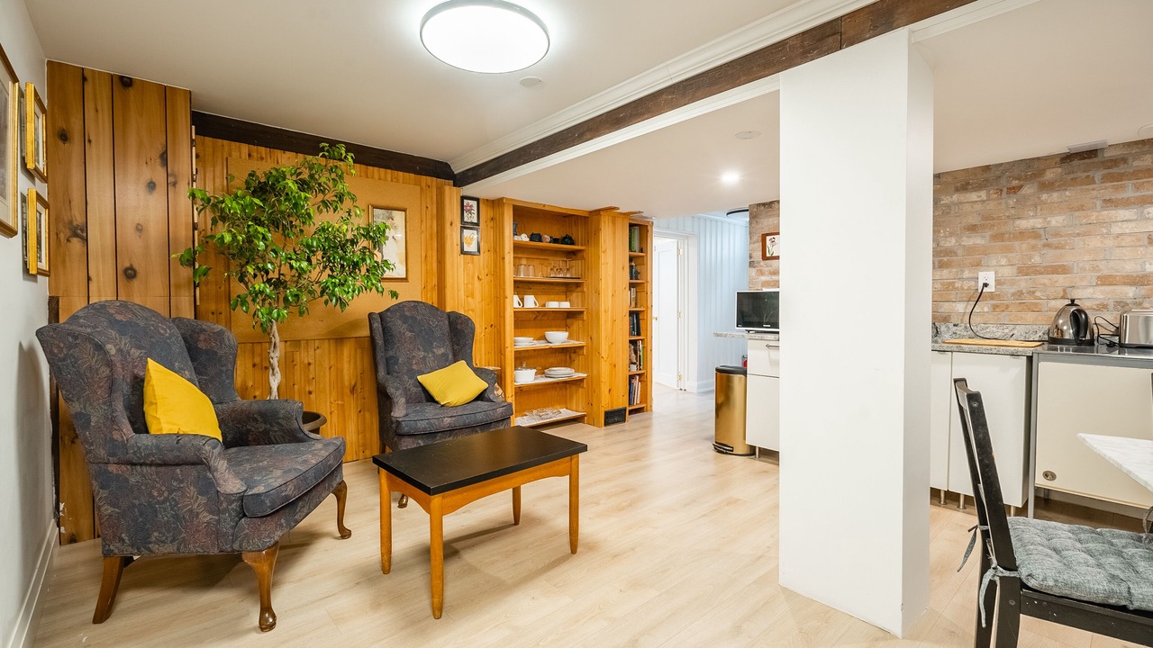 Photo of Livingroom in West Oakville