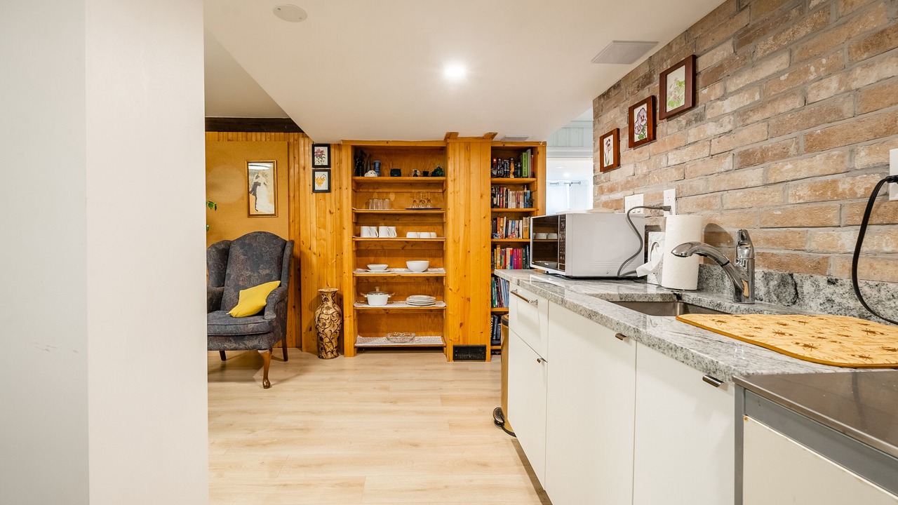 Photo of Kitchen in West Oakville