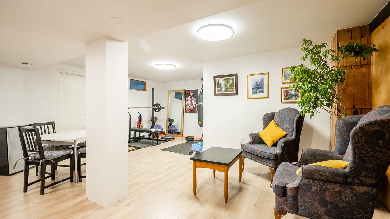 Photo of Livingroom in West Oakville