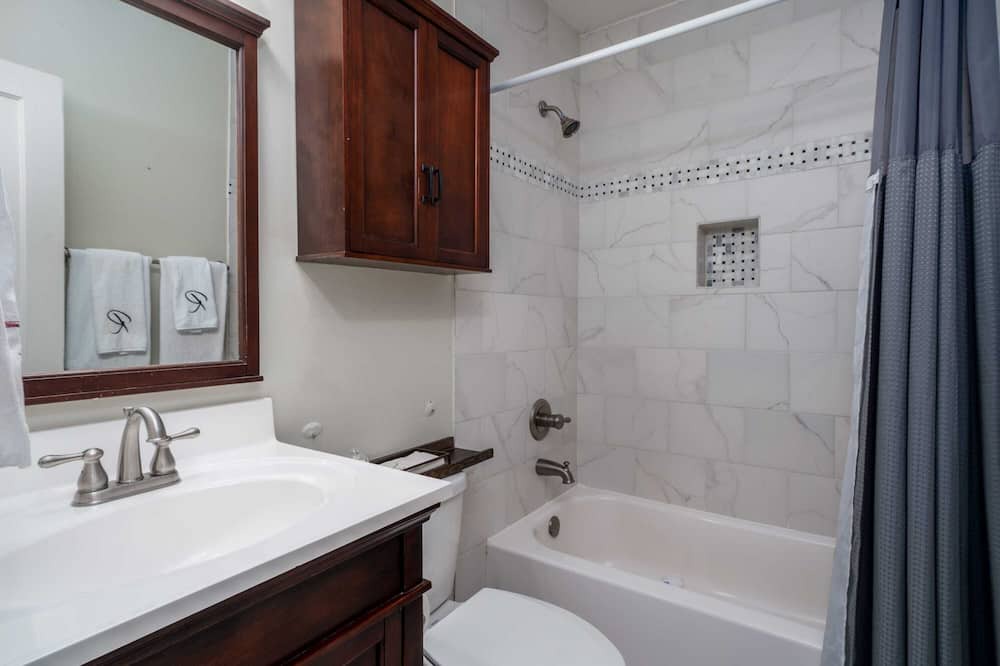 Photo of Bathroom in Tuscaloosa