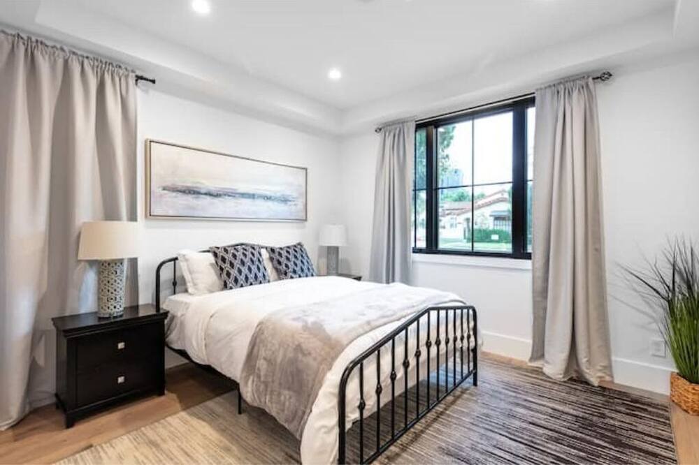 Photo of Bedroom in Carthay Circle