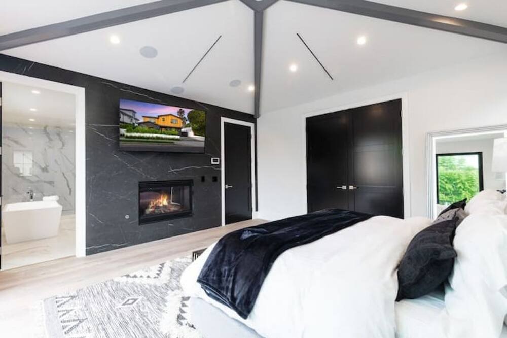 Photo of Bedroom in Carthay Circle