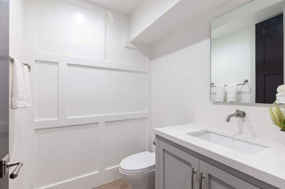 Photo of Bathroom in Carthay Circle