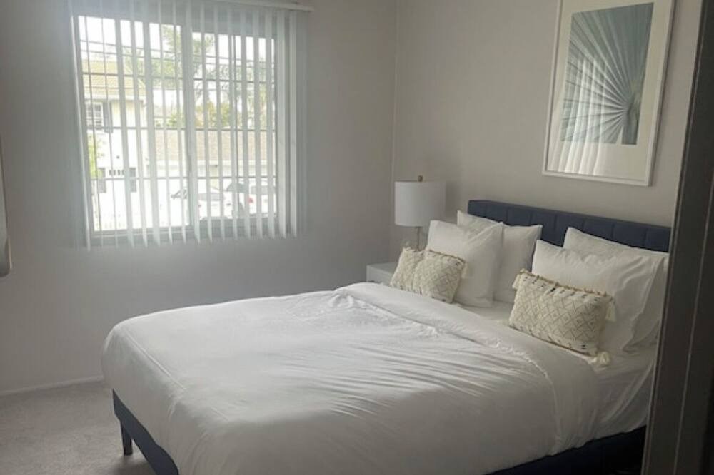 Photo of Bedroom in East Side Costa Mesa