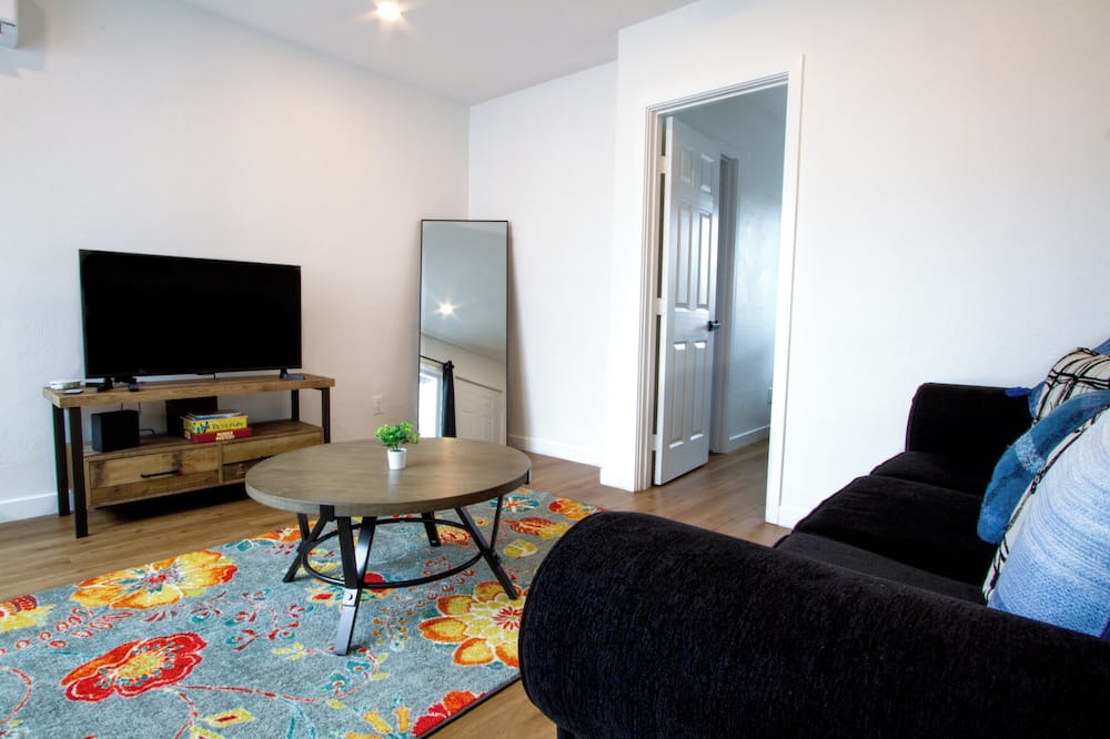 Photo of Livingroom in South Wrigley