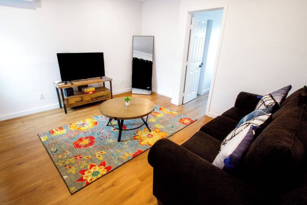 Photo of Livingroom in South Wrigley