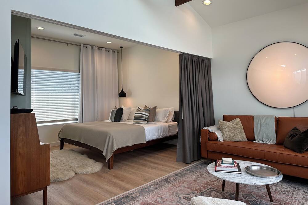 Photo of Bedroom in Ladera Heights