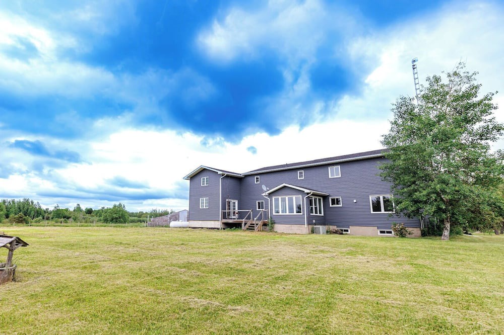 Photo of Outdoor in Amaranth