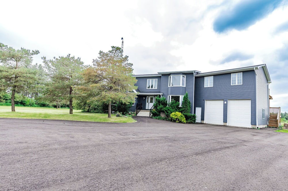 Photo of Outdoor in Amaranth