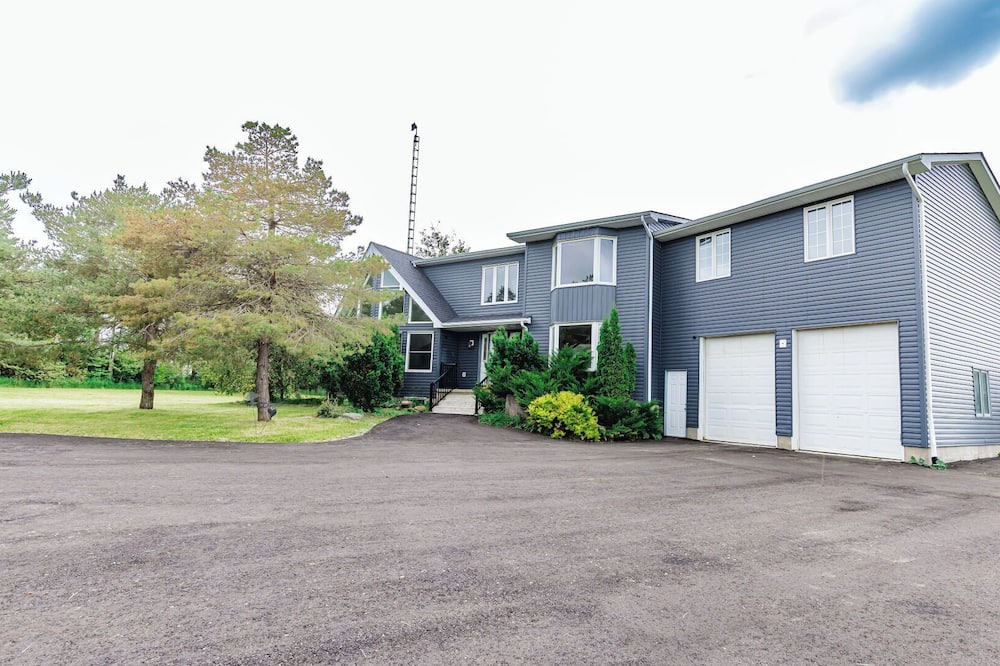 Photo of Outdoor in Amaranth