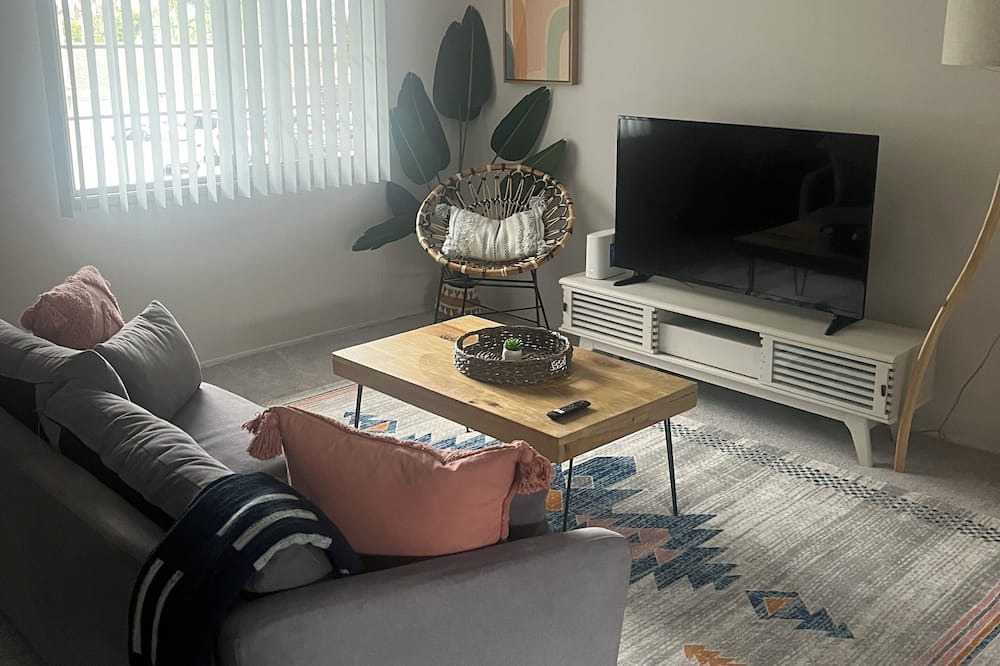 Photo of Livingroom in East Side Costa Mesa