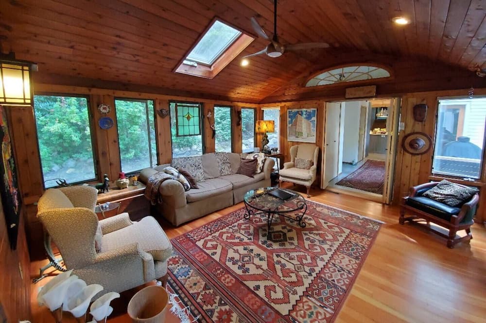 Photo of Livingroom in Cold Spring