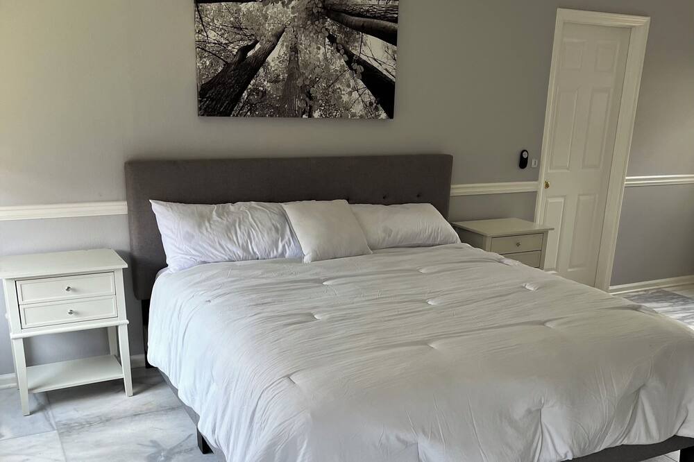 Photo of Bedroom in Tuscaloosa