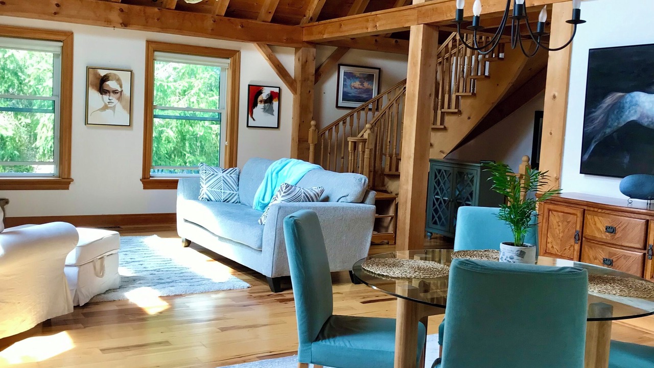 Photo of Livingroom in Mono