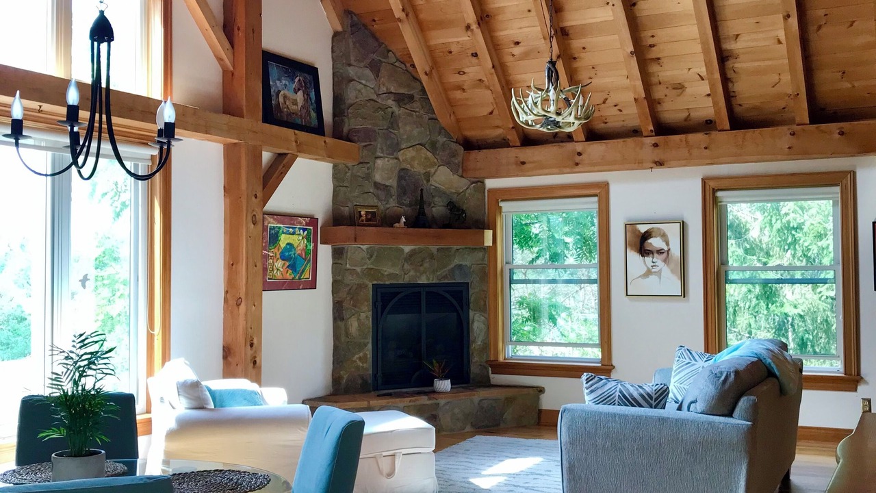 Photo of Livingroom in Mono