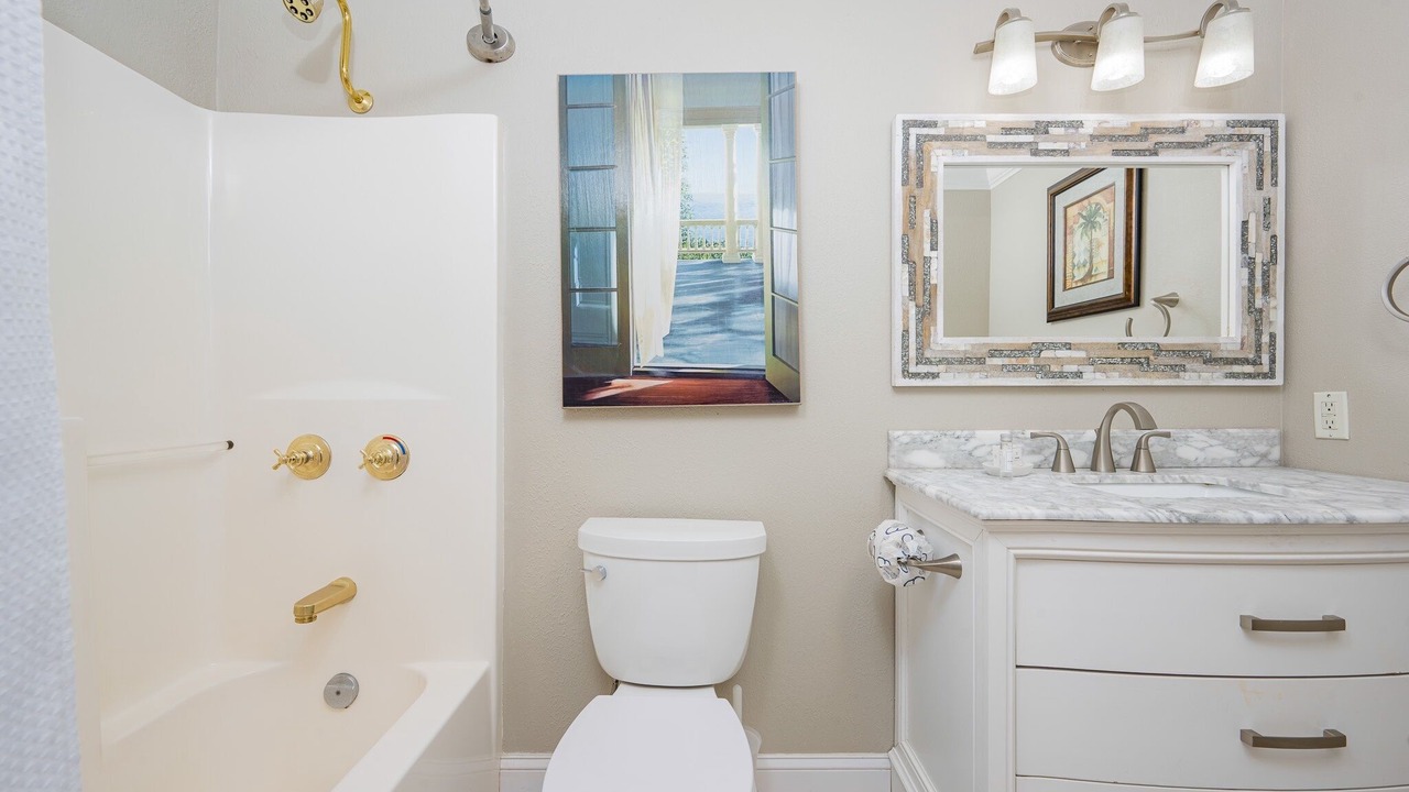 Photo of Bathroom in Orange Beach East