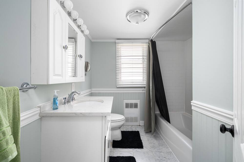 Photo of Bathroom in White Plains