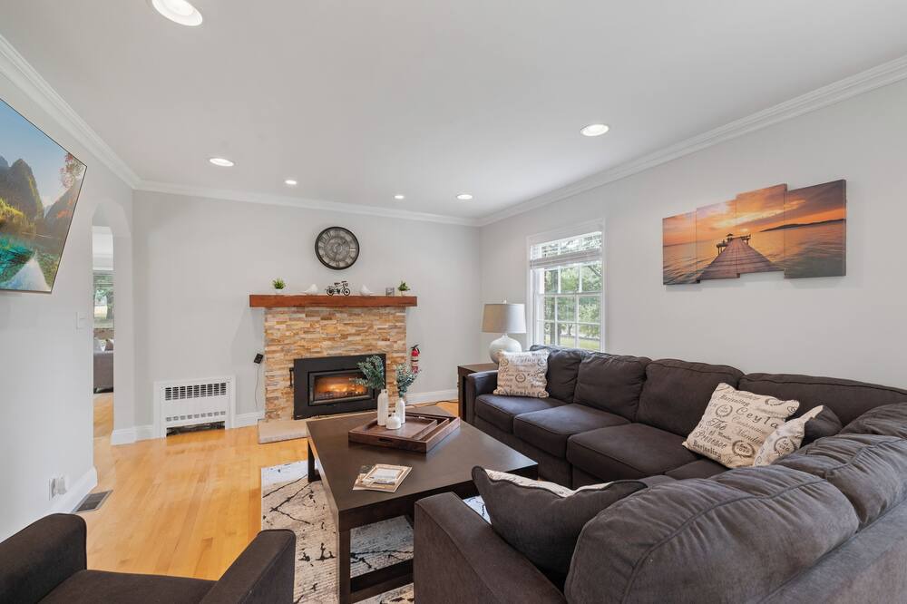 Photo of Livingroom in Monroe