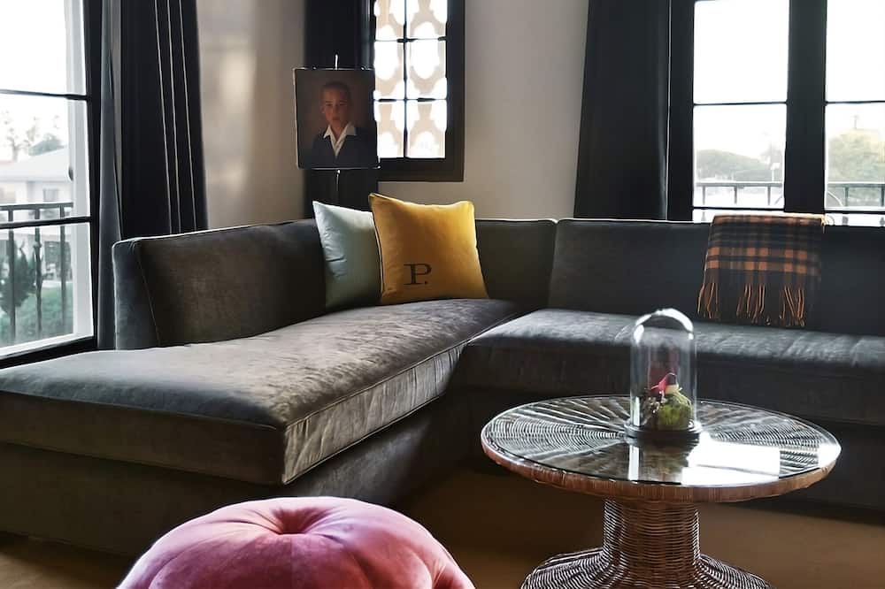 Photo of Livingroom in Wilshire Montana