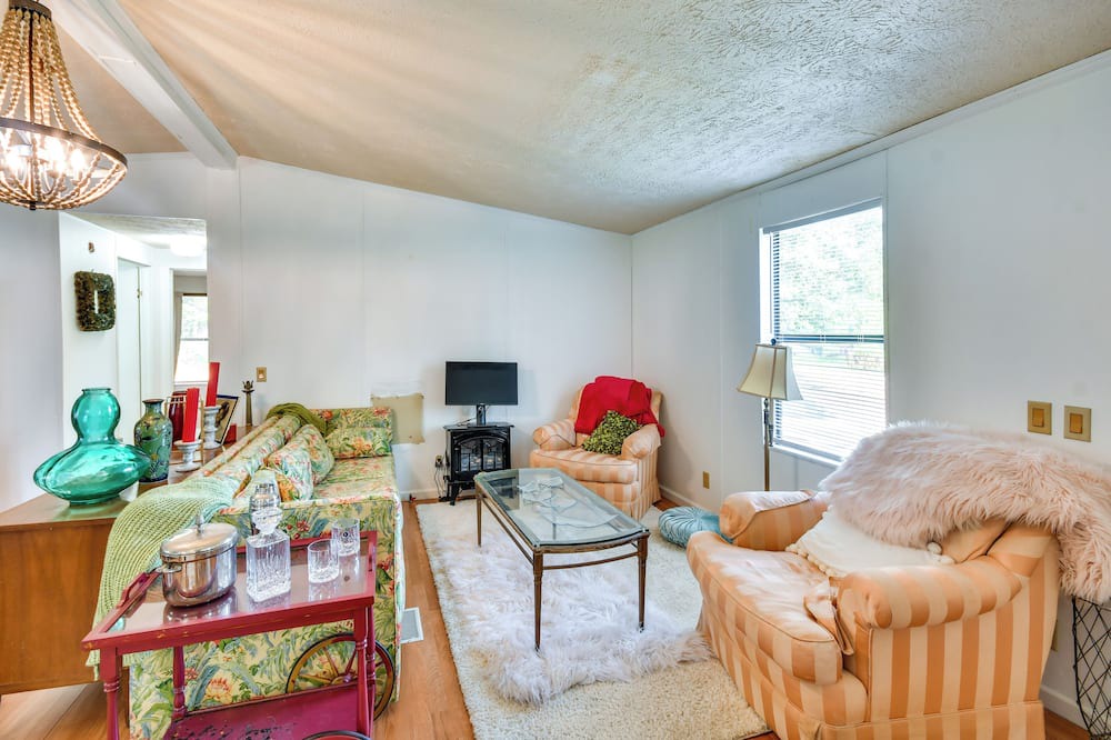 Photo of Livingroom in Macon County