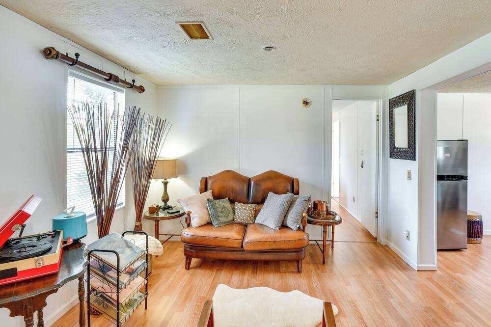 Photo of Livingroom in Macon County