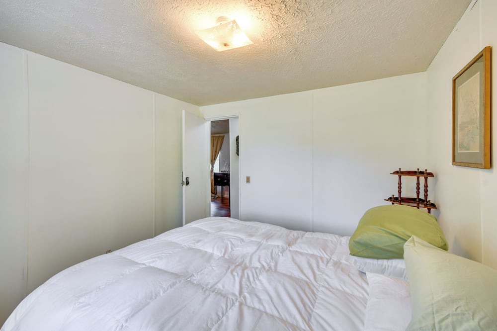 Photo of Bedroom in Macon County